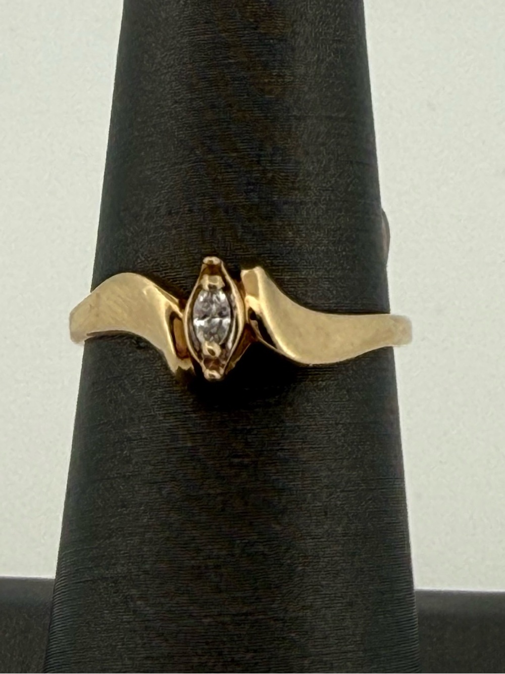 300439 10k diamond ring 1.9g